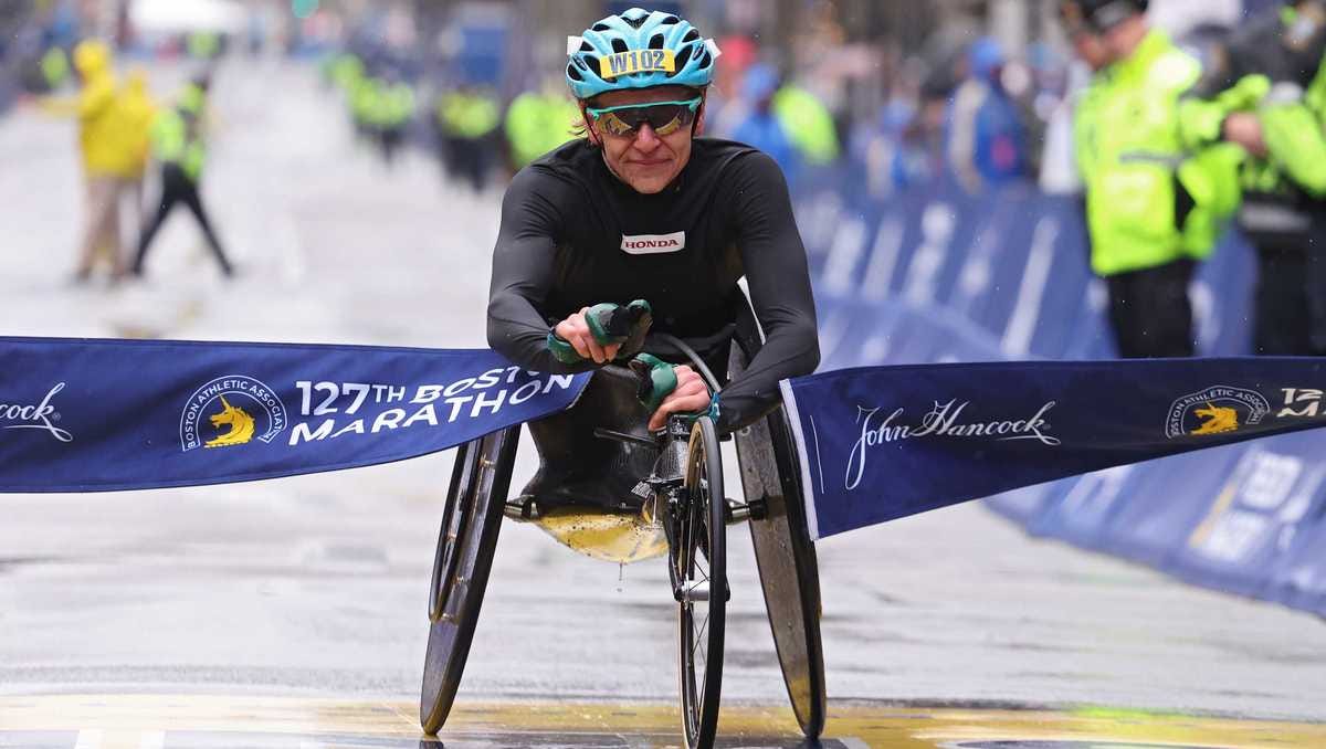 Defending Boston Marathon women's wheelchair champion Susannah Scaroni  withdraws for injury