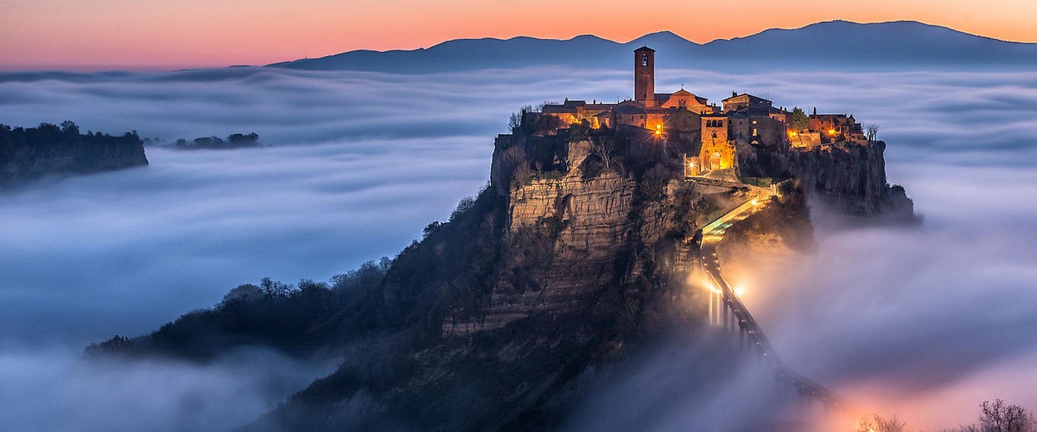 Civita di Bagnoregio, Latium : r/europe