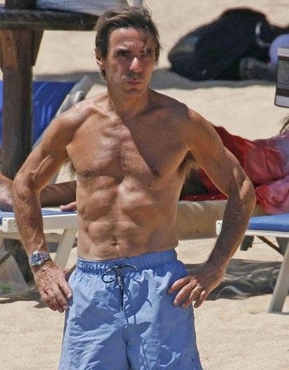 El nuevo y grotesco look de Aznar desata a la red: "¡Qué esperpento!"