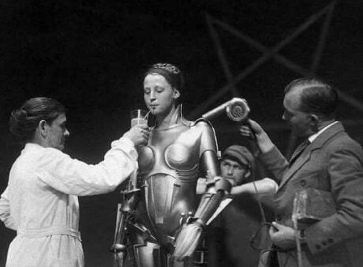 Metropolis: Maria Darstellerin Brigitte Helm in einer Drehpause, 1927