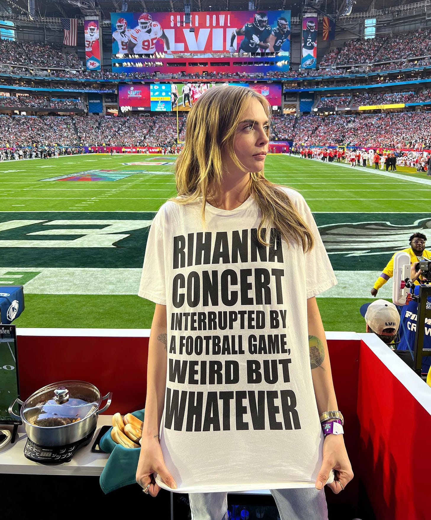 Super Bowl 2023: Cara Delevingne Wears Rihanna Concert T ...