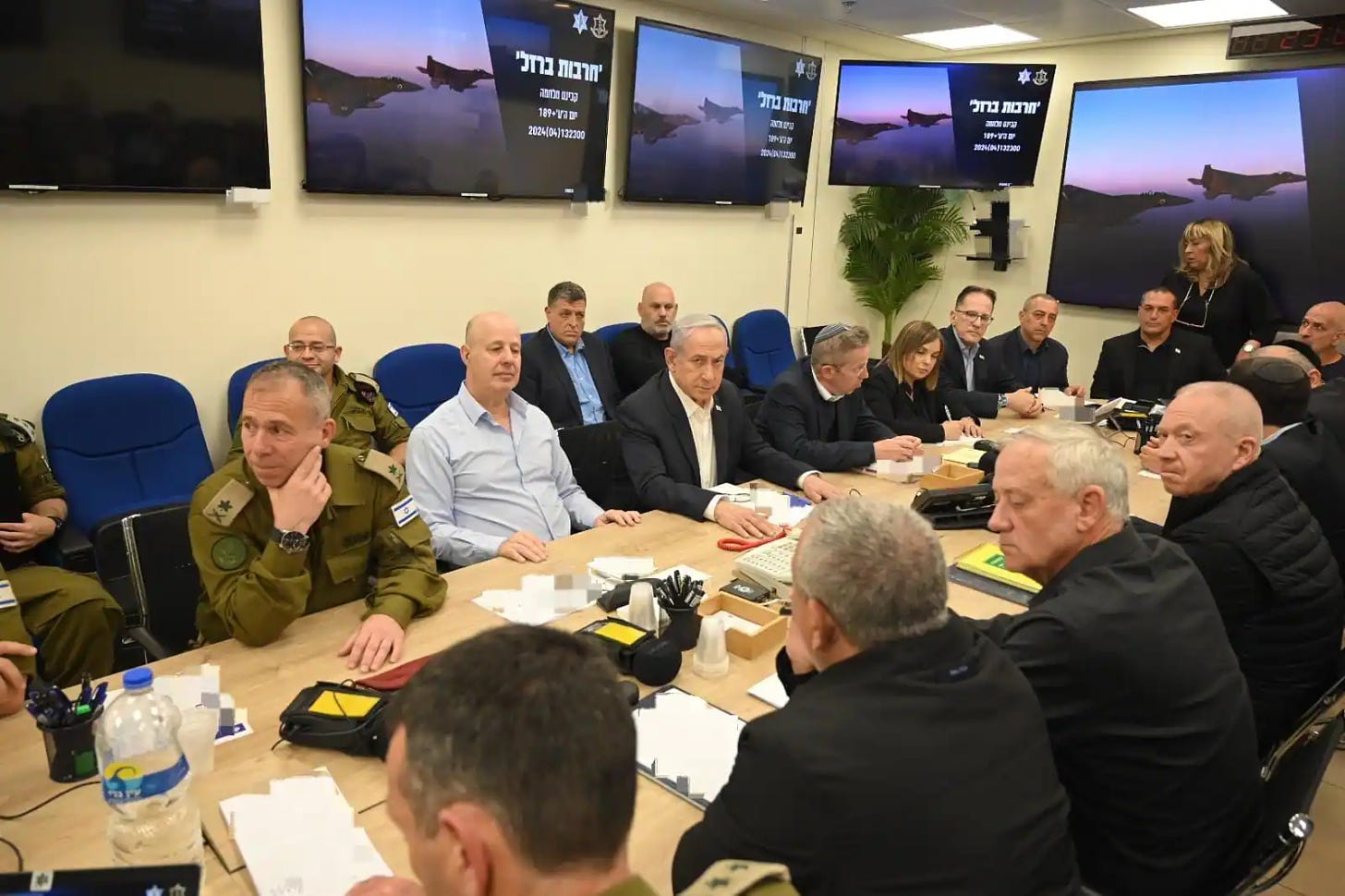 Benjamin Netanyahu, reunido con su gabinete de guerra en Tel Aviv tras el ataque de Irán a Israel