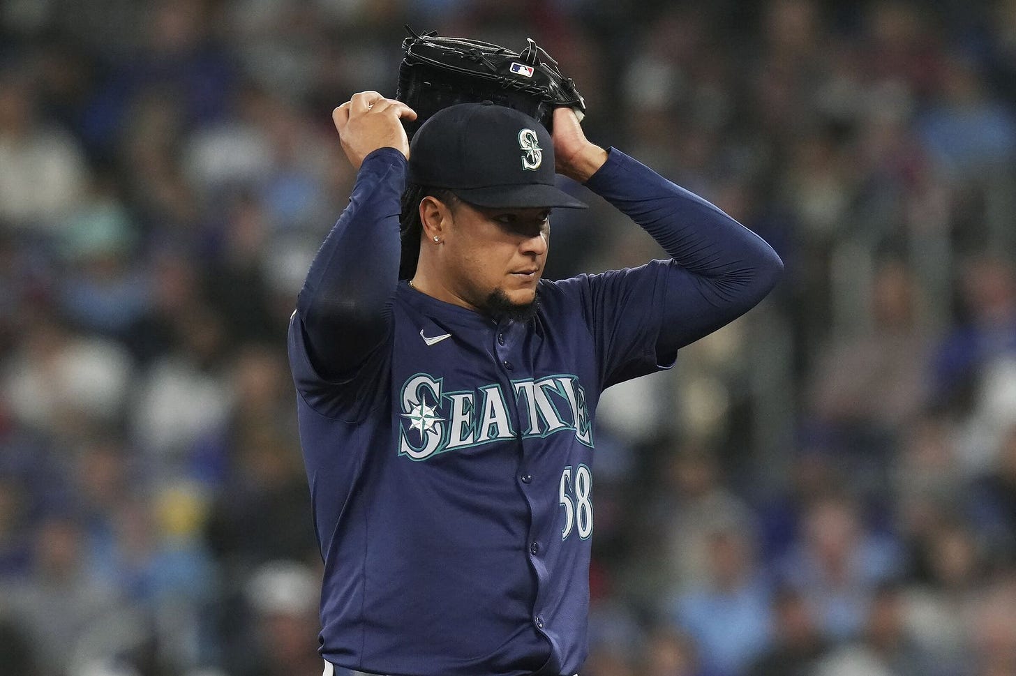 Luis Castillo's struggles continue in Mariners' loss to Blue Jays | The  Seattle Times