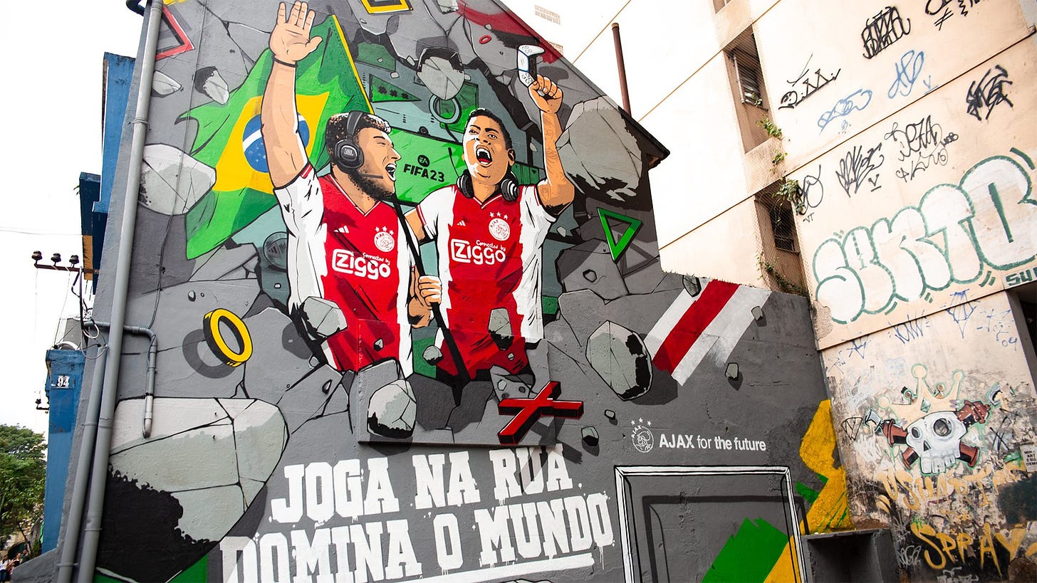 Ajax surprise Esporters with gigantic mural in Rio de Janeiro