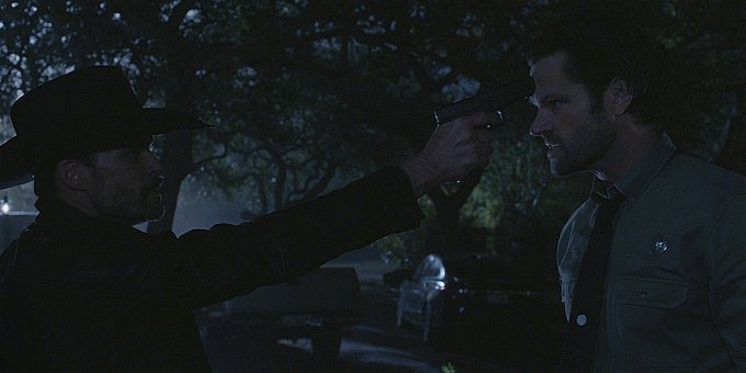 WAlker Clint holding gun to Cordells head 1.13.