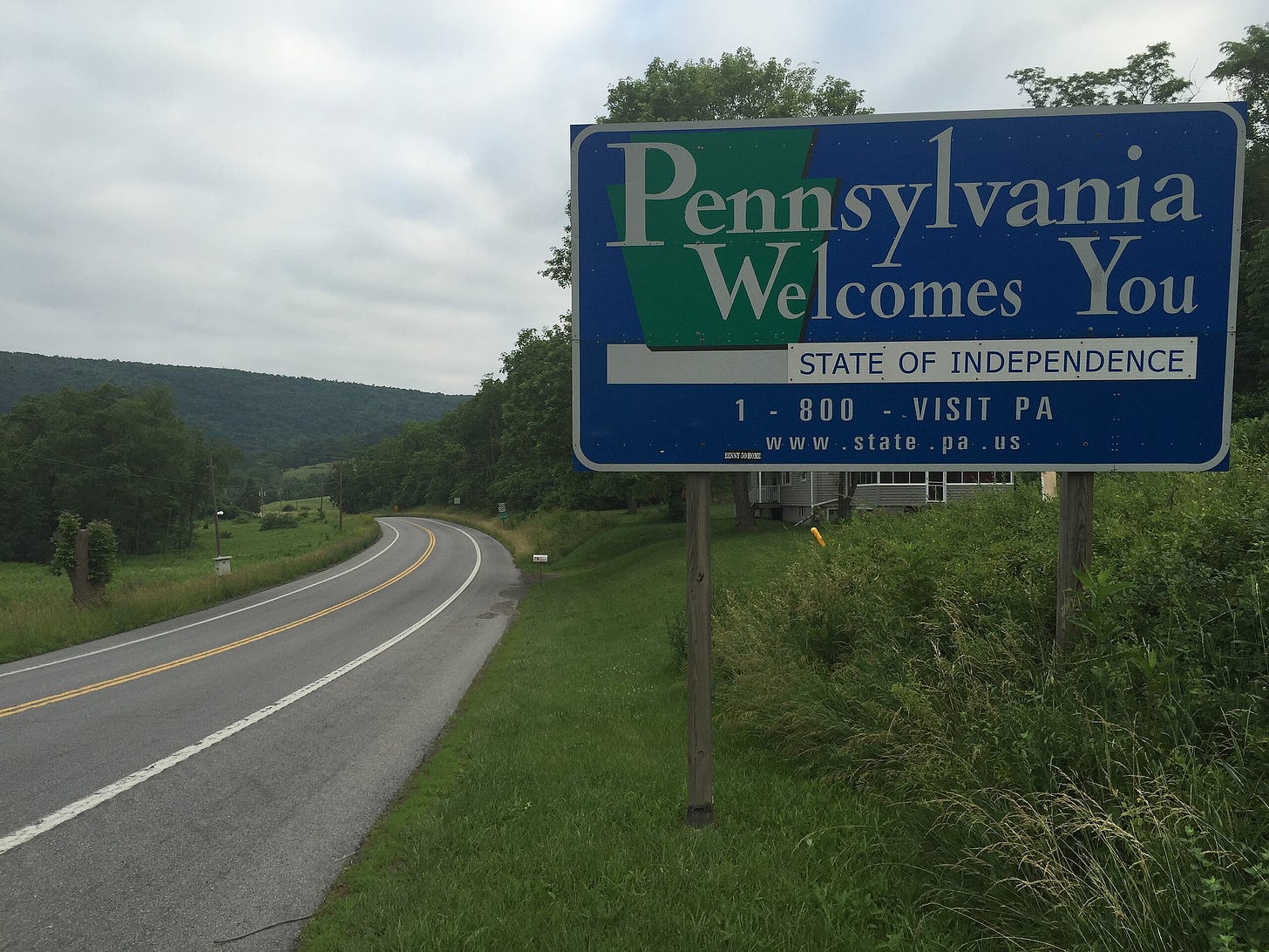 File:2016-06-25 07 36 26 "Pennsylvania Welcomes You" sign along northbound  U.S. Route 220 (Bedford Valley Road) just north of the Maryland state line  in Cumberland Valley Township, Bedford County, Pennsylvania.jpg - Wikimedia  Commons