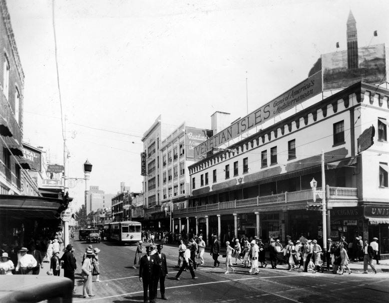 Intersection of Flagler Street and Miami Avenue in 1920. 