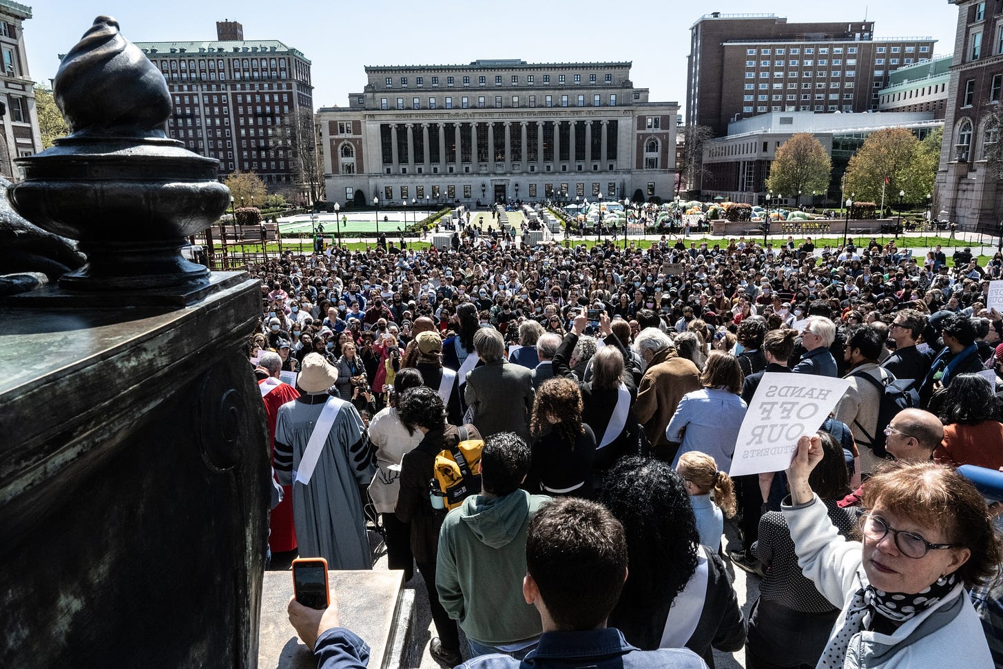 Columbia Protests: Robert Kraft Criticizes School as Yale Cracks Down -  Bloomberg