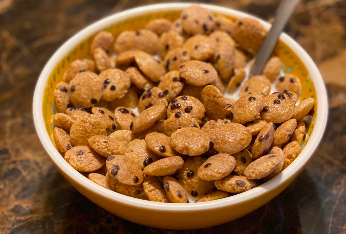 r/FoodPorn - a bowl of cereal with a spoon