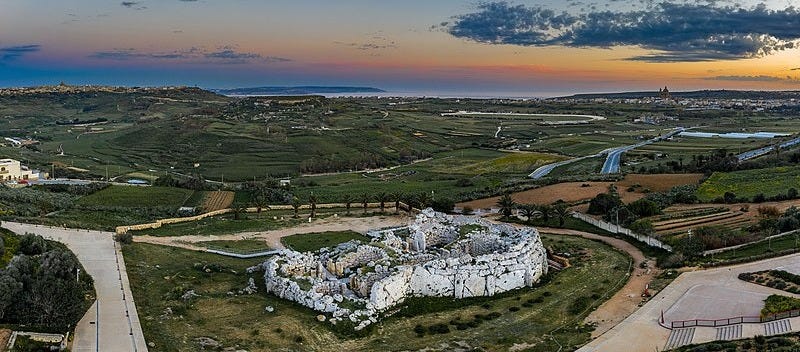 File:Ggantija Temple on Gozo.jpg