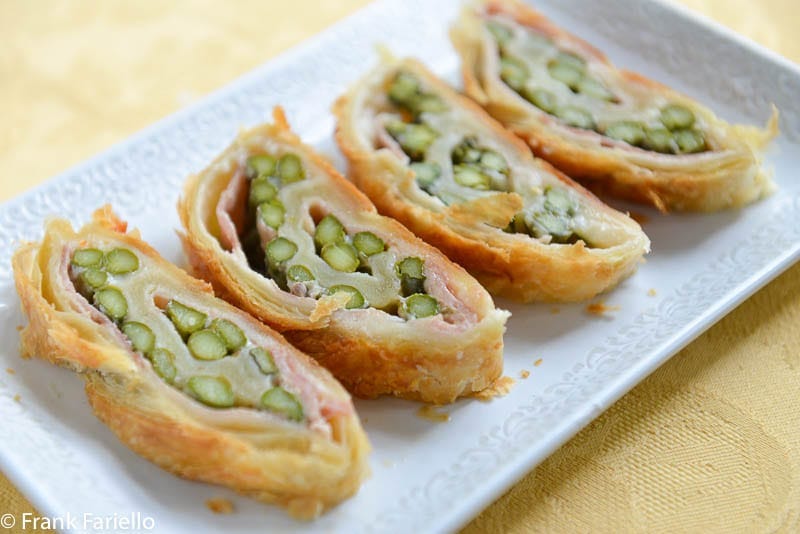 Strudel salato di asparagi e prosciutto