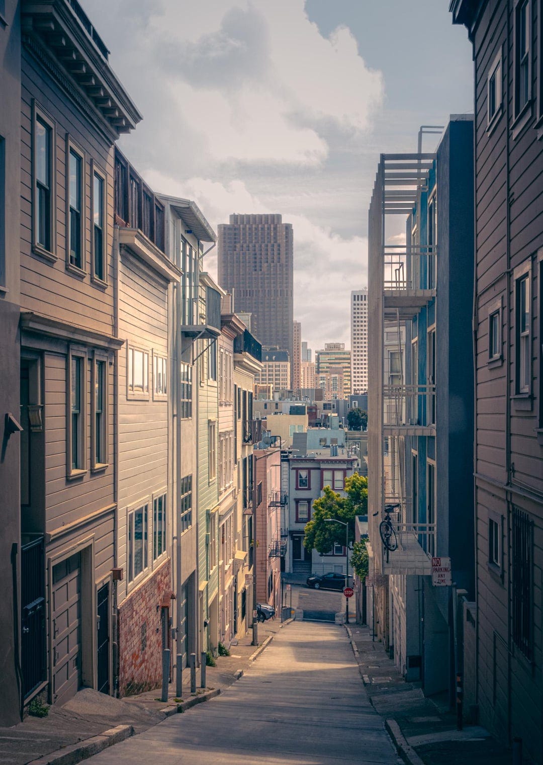 San Francisco alleyway (OC) : r/CityPorn
