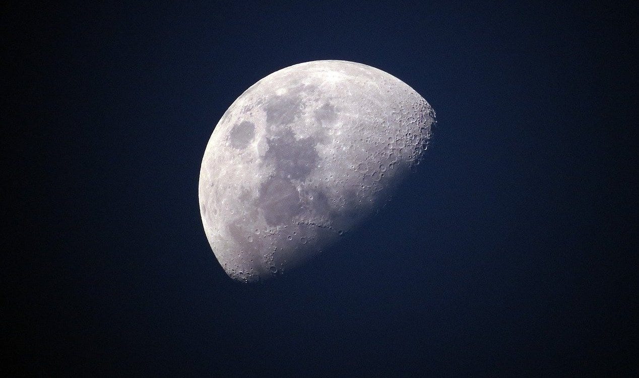 Um novo estudo concluiu que um foguete chinês que caiu na Lua em 2022 carregava uma carga misteriosa.