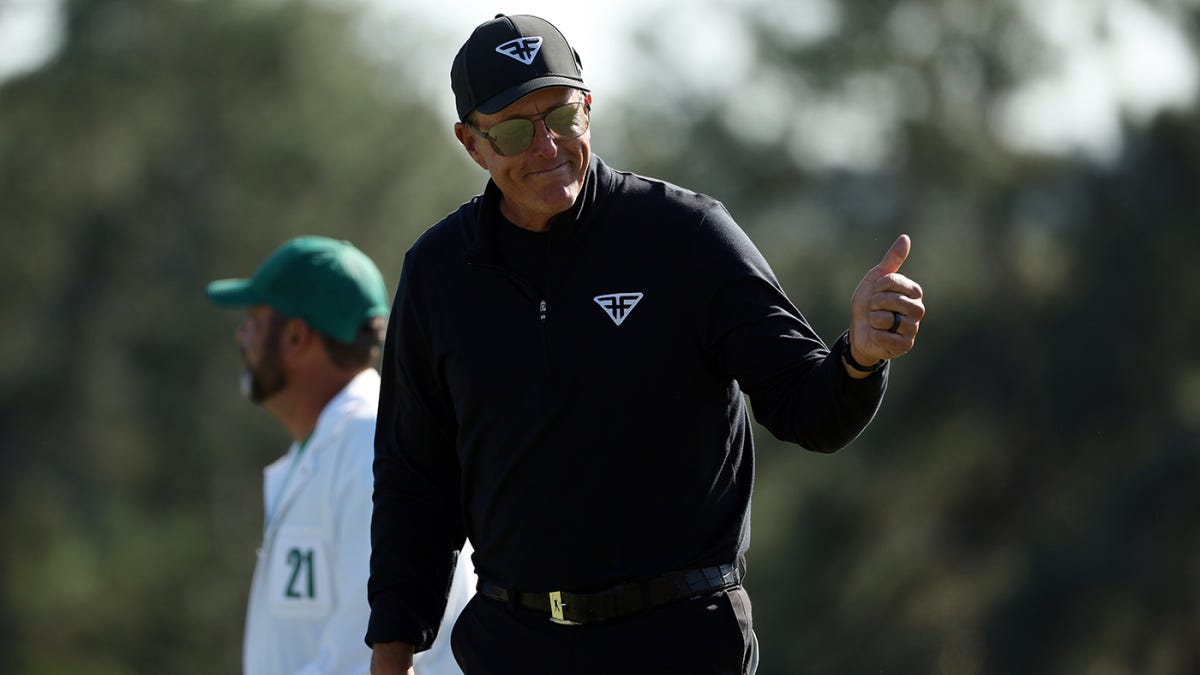 Masters 2023: Phil Mickelson astounds with 65 at Augusta National, turning  back clock with historic finish - CBSSports.com