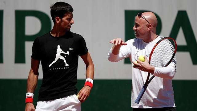 andre agassi sticking with nocak djokovic in wimbledon