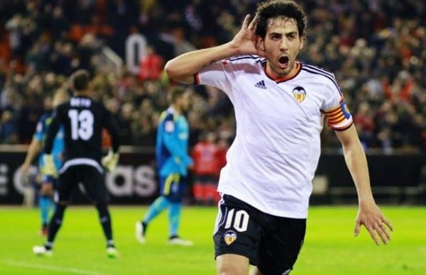 valencia vs sevilla soccer man running balls 2015