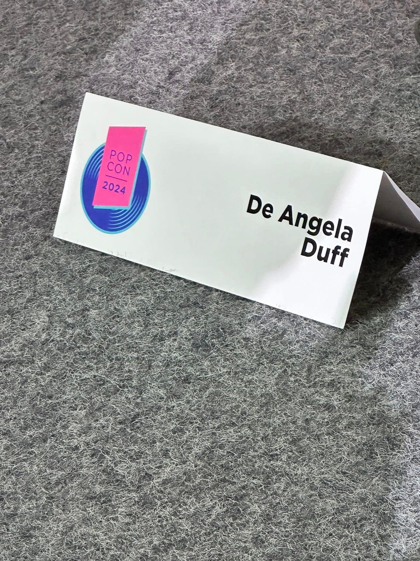 De Angela L. Duff Pop Con 2024 name tent. photo by Olga Hernandez