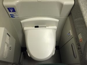 ANA business class τουαλέτα