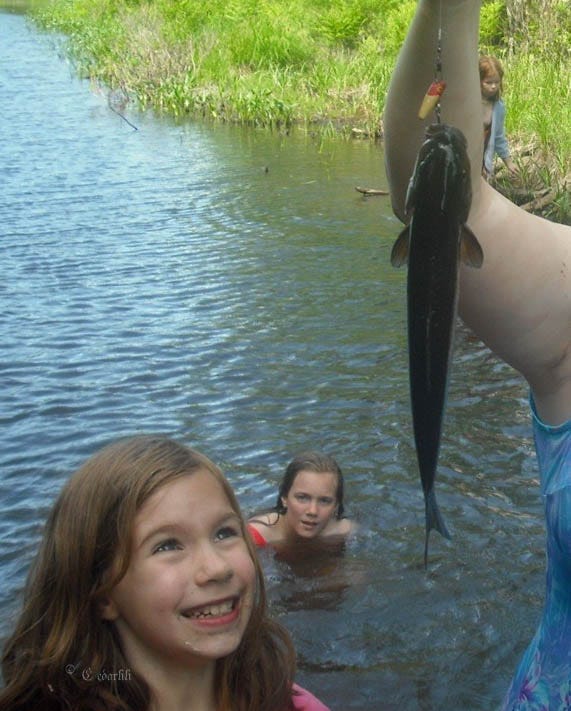 kids fishing