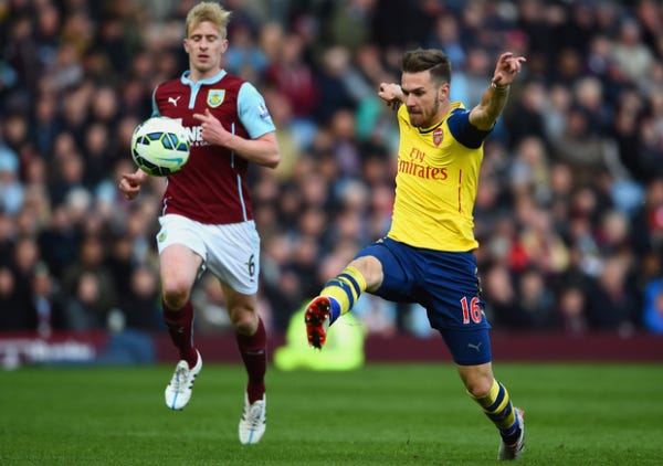 arsenal beats burnley premier league 2015