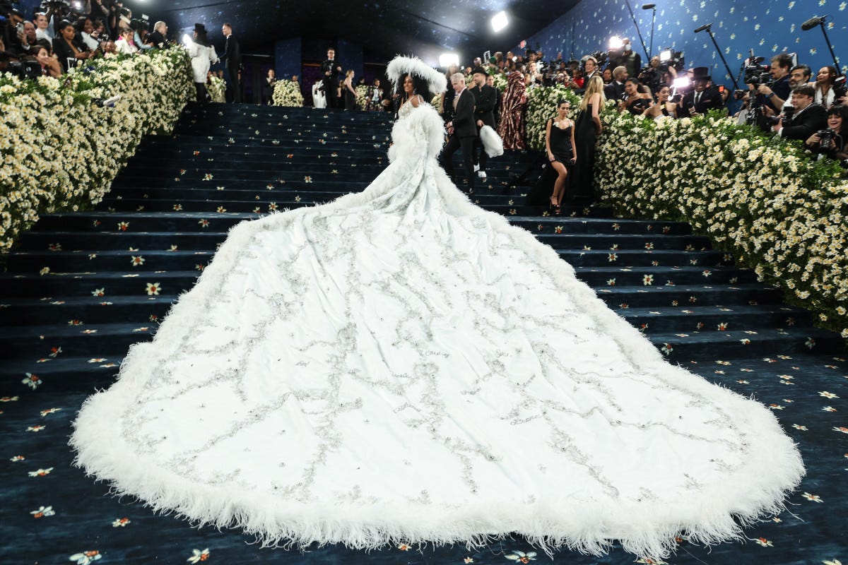 Diana Ross's 'Absolutely Spectacular' Met Gala Look Leaves Everyone 'Blown  Away' - Parade