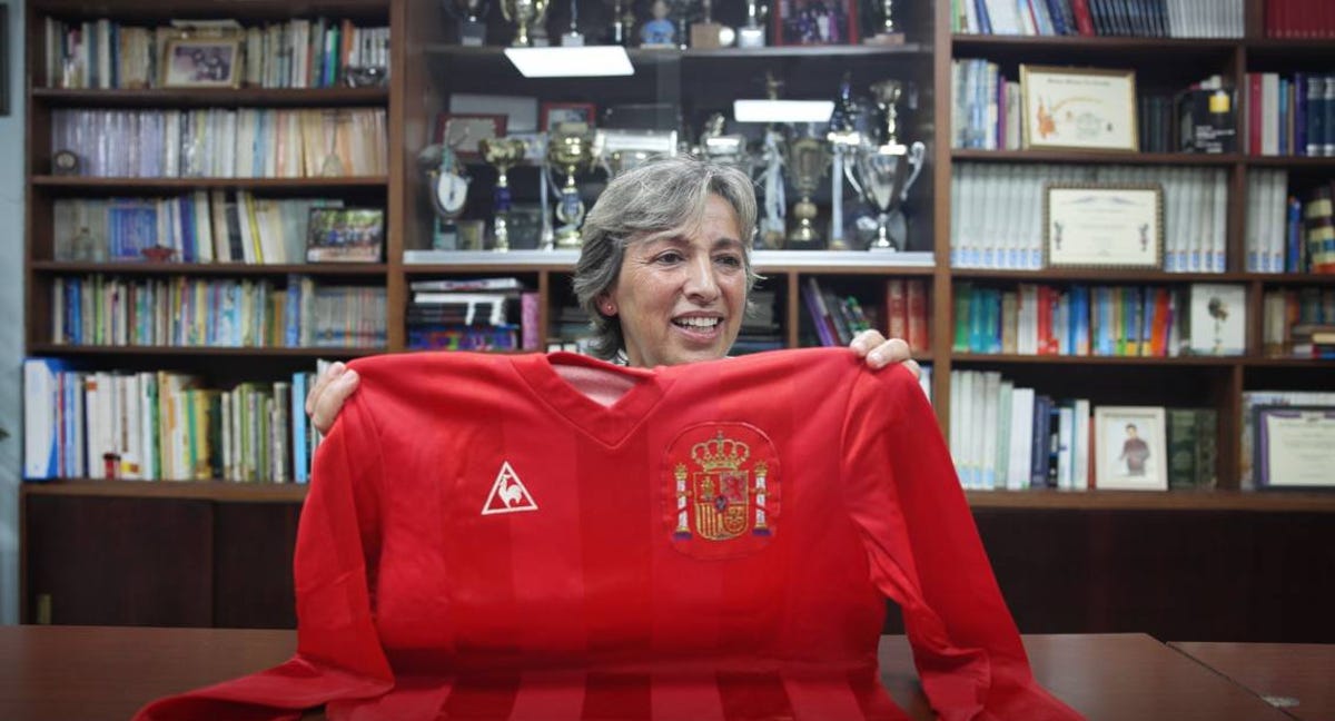 Inma Castañón, primera capitana de la Selección: "Lo más negativo de mi  carrera fue el seleccionador" | Relevo