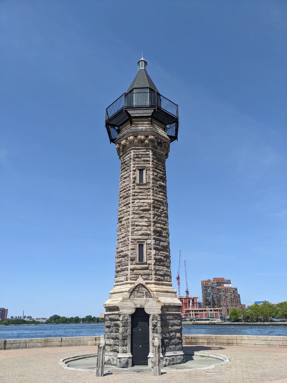 The Blackwell Lighthouse in the center with a clear blue sky behind