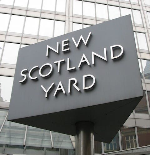 New_Scotland_Yard_sign_3
