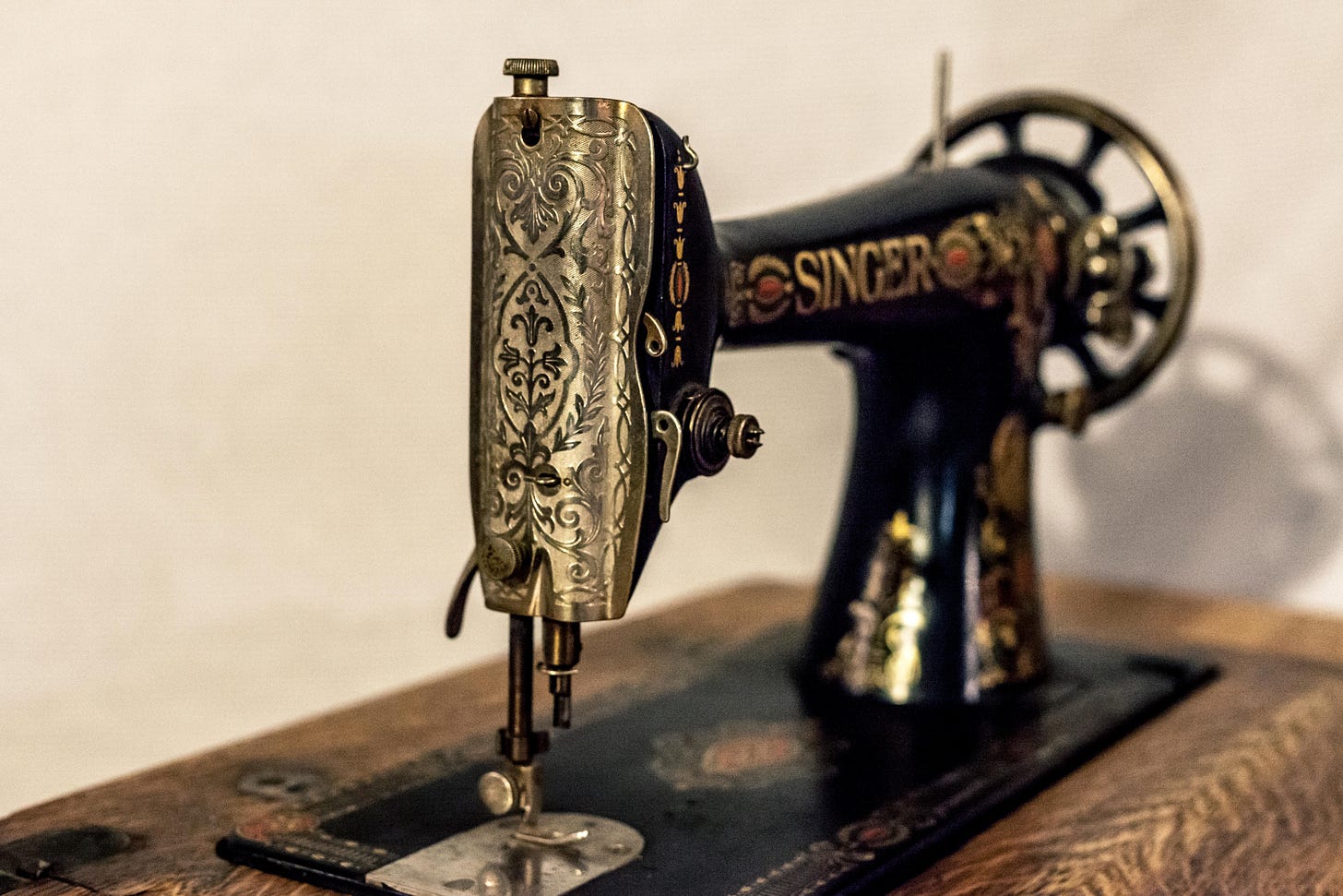 Antique Singer Sewing Machine with Iron Treadle and Table – Mo. Import Co.