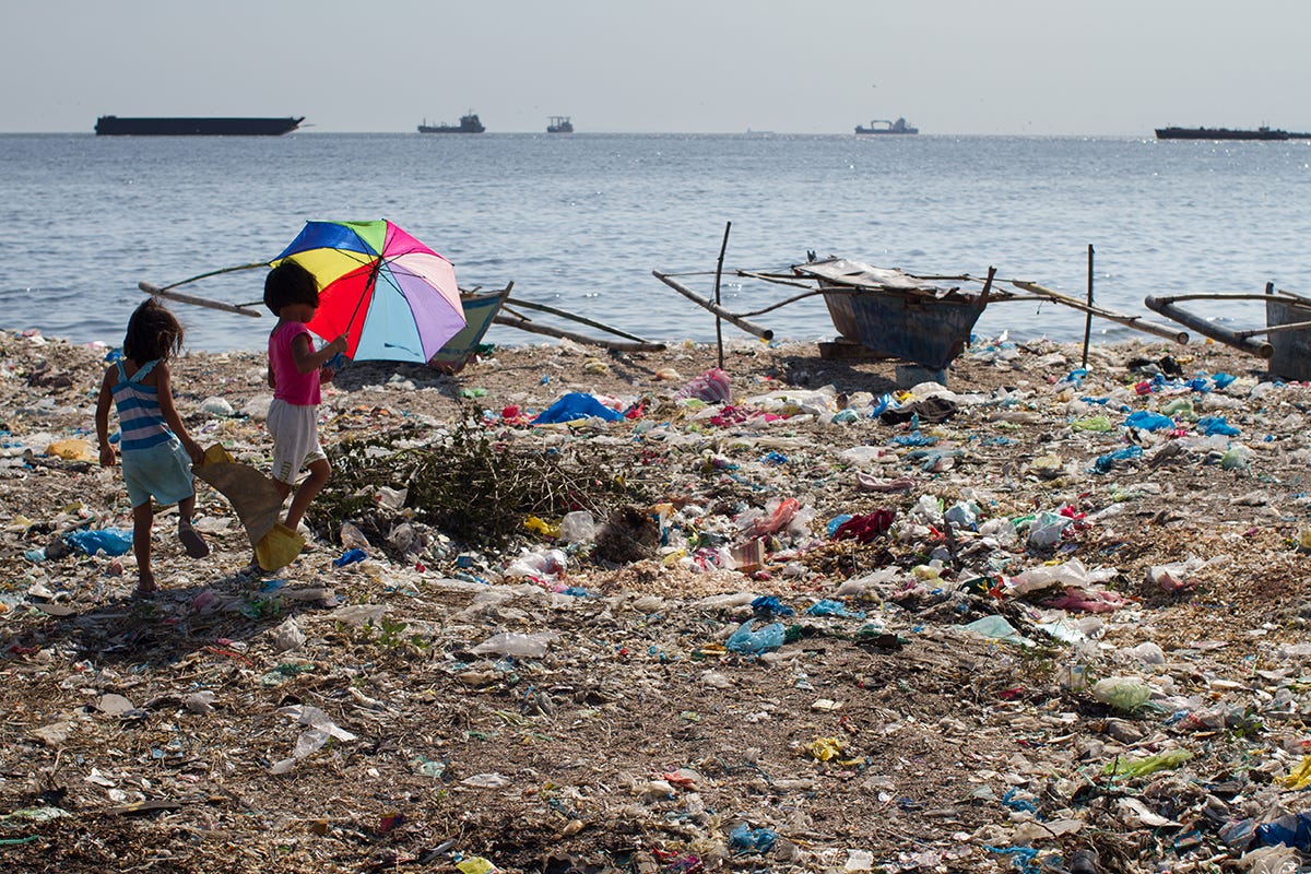 Manila Confronts Its Plastic Problem - Eos