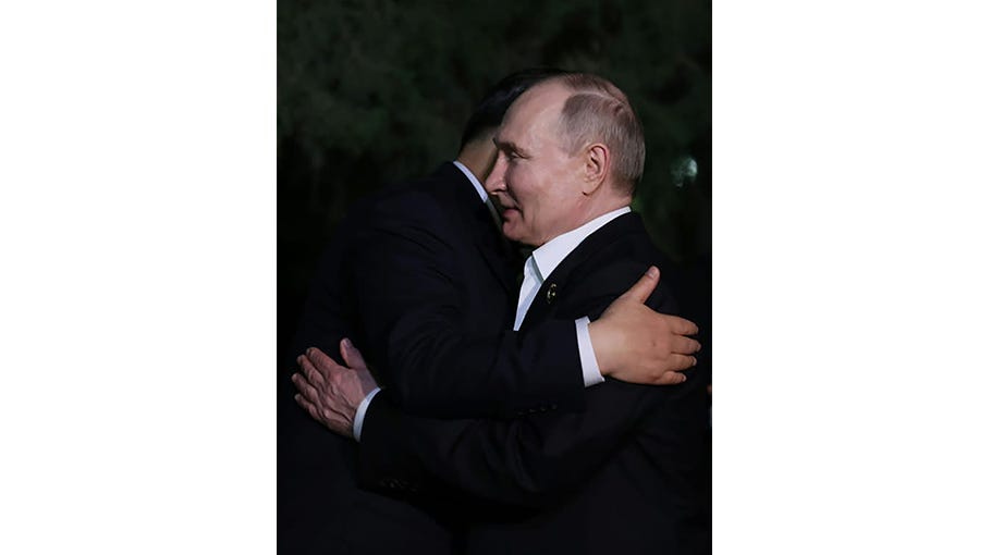 White House jokes about Putin-Xi meeting
