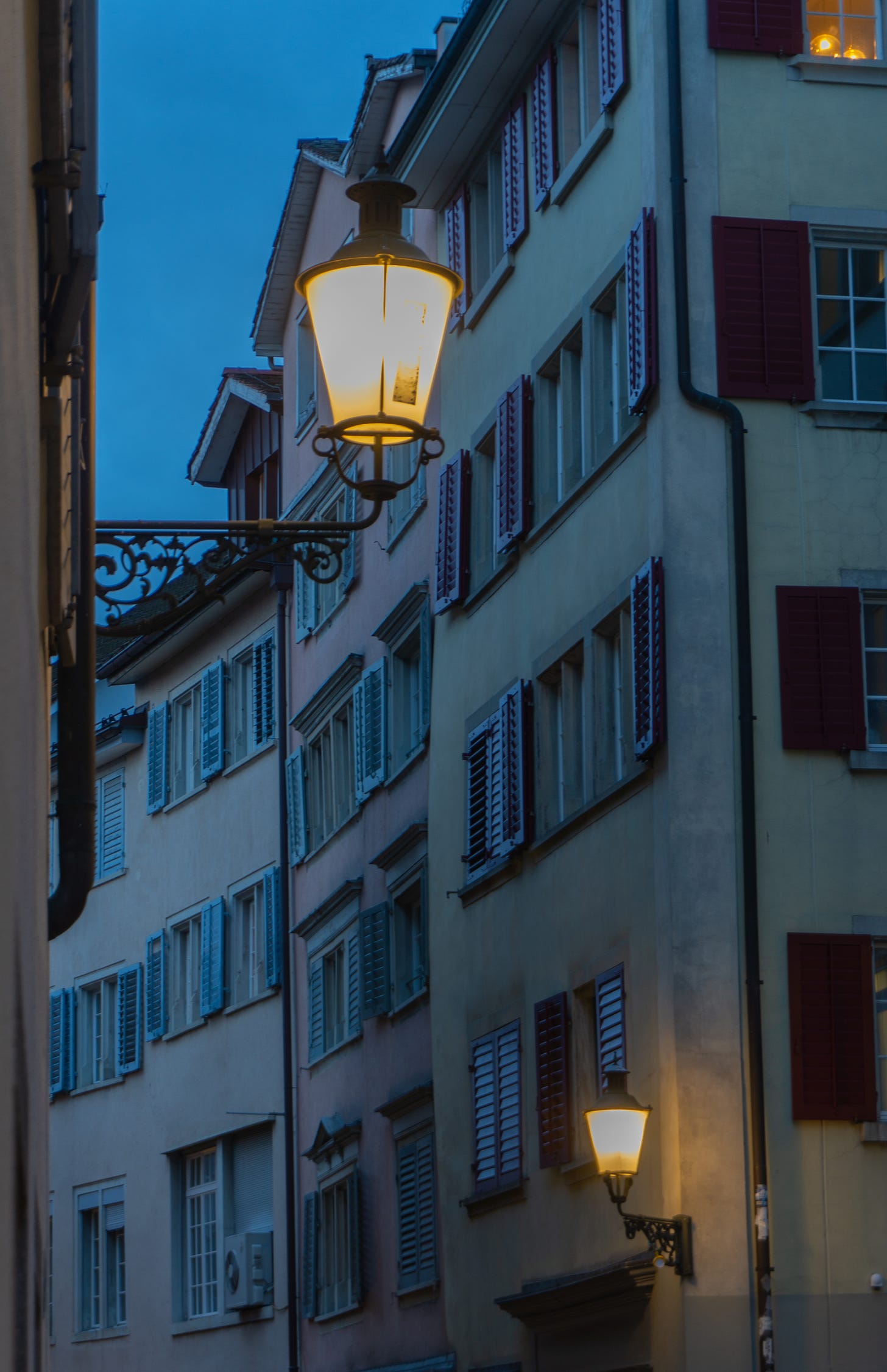 Row of buildings with a street lamp in the foregorund