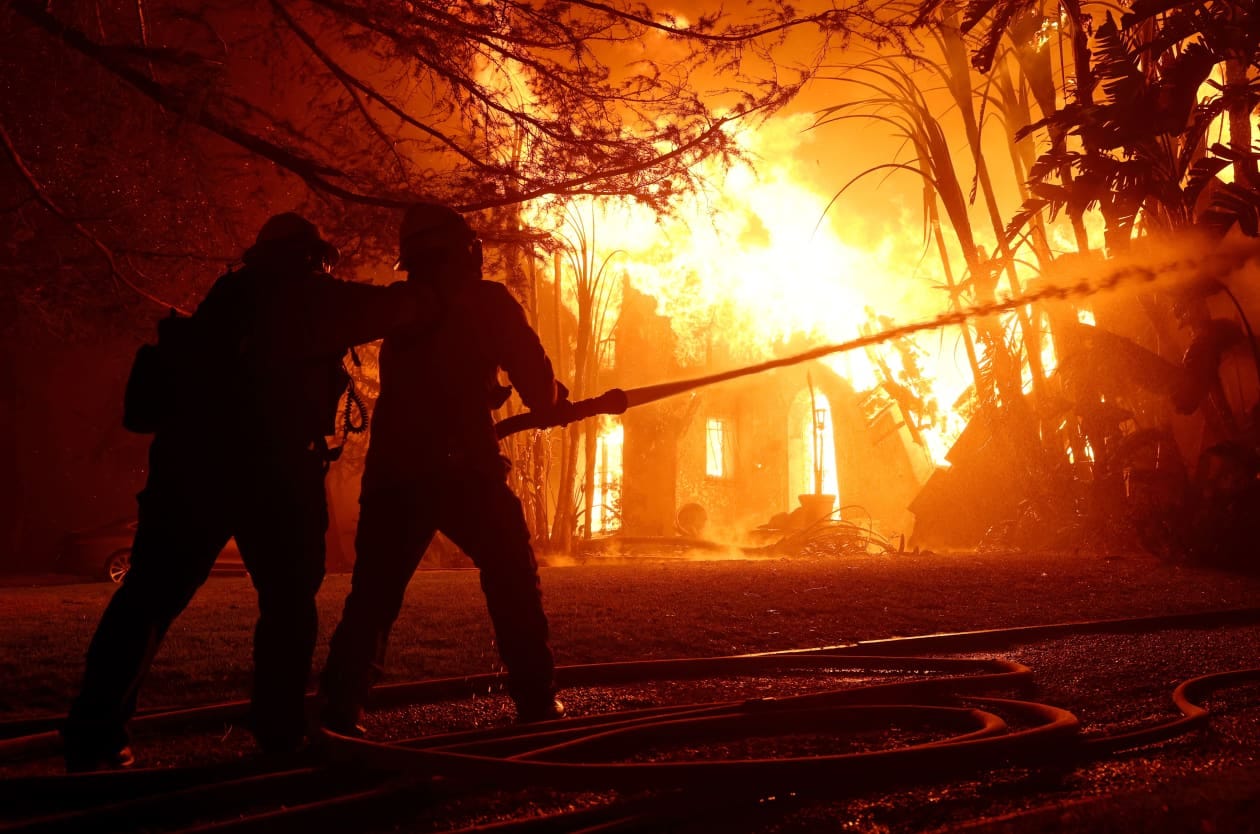 Palisades Fire: Los Angeles Wildfires Leave at Least Two People Dead as  Blazes Intensify - WSJ