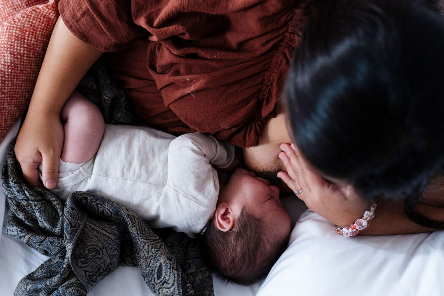 Alloparenting: the hunter-gatherer way of caring for babies — Newborn  Mothers