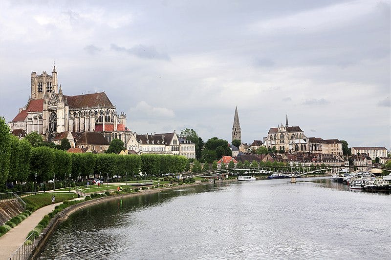 File:.00 1402 Blick auf Auxerre, eine französische Stadt.jpg