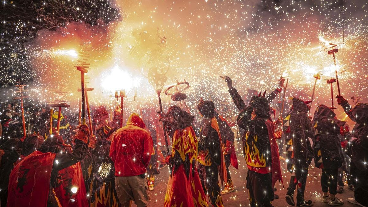 Las mejores imágenes del 'correfoc' de las Fiestas de Gràcia 2023 en  Barcelona