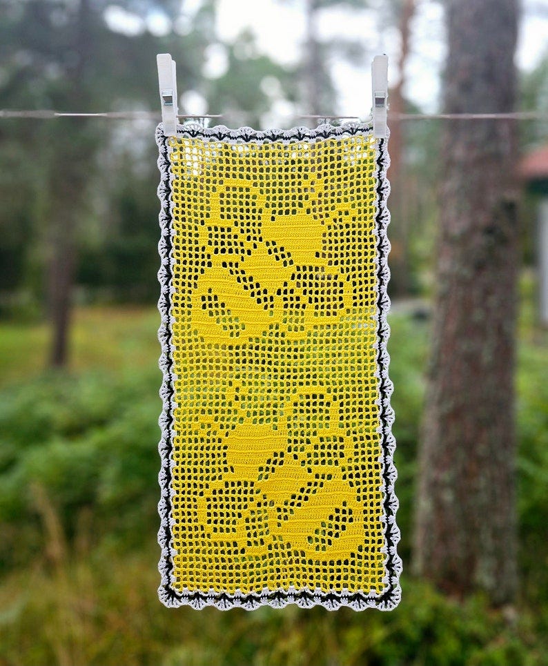 Bee Table Runner PDF crochet pattern image 3