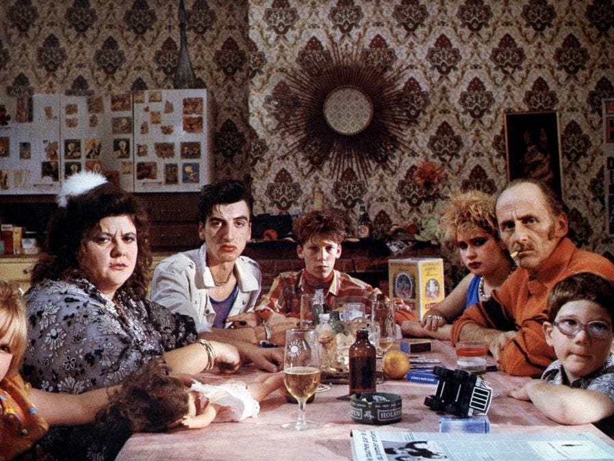 Les repas dans "La vie est un long fleuve tranquille"