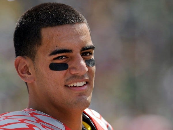 marcus mariota heisman trophy winner 2015 college football images