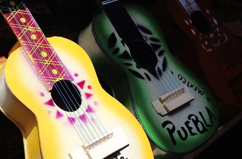 File:Guitarras hechas en Puebla, México.JPG