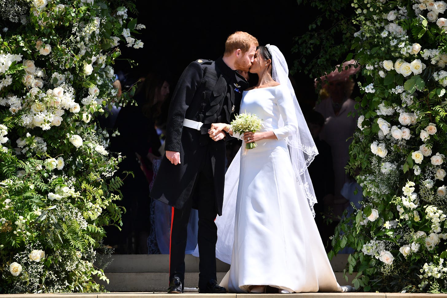 prince harry and meghan markle kiss at wedding