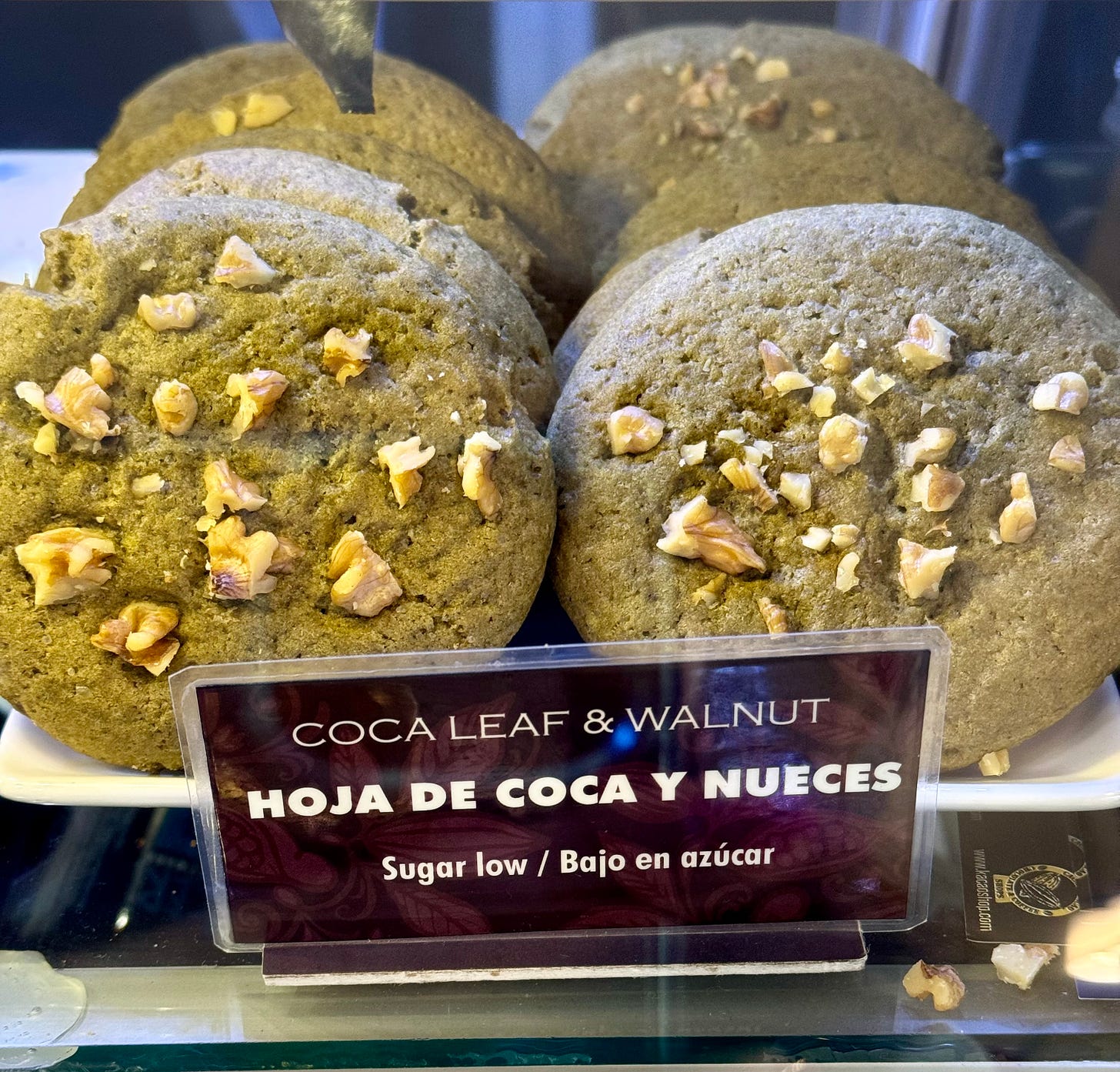 Galletas de hoja de coca y nueces bajas en azúcar. Foto propia.