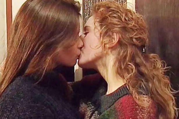 Anna Friel and Nicola Stephenson kiss in Brookside