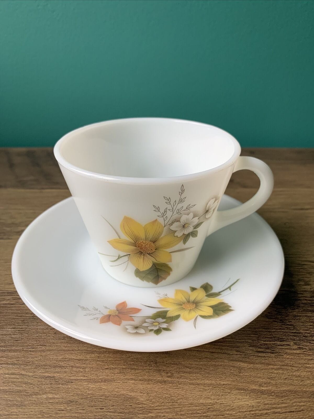 Vintage Pyrex cups and sauces in the Autumn Glory or Dahlia pattern