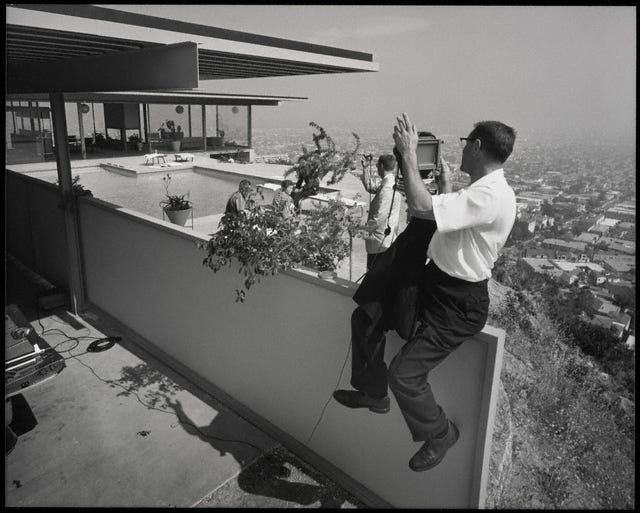 Julius Shulman photographing Case Study House no. 22, West Hollywood, 1960