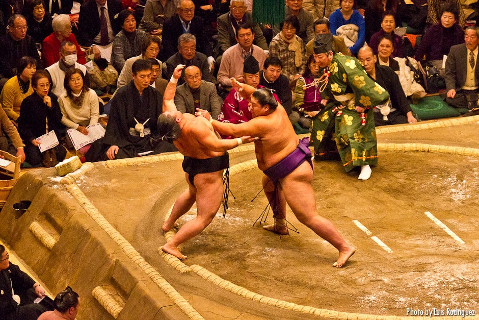 Torneo de sumo de Año Nuevo en Tokio
