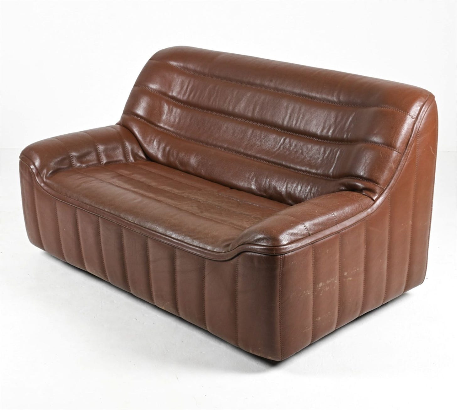 DE SEDE DS-84 LEATHER TWO-SEAT SOFA, C. 1970'S