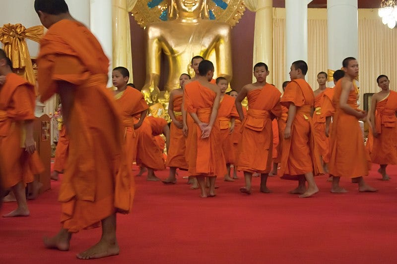 File:Wat Chedi Luang, Buddhist monks in orange robes 2, Chiang Mai, Thailand.jpg