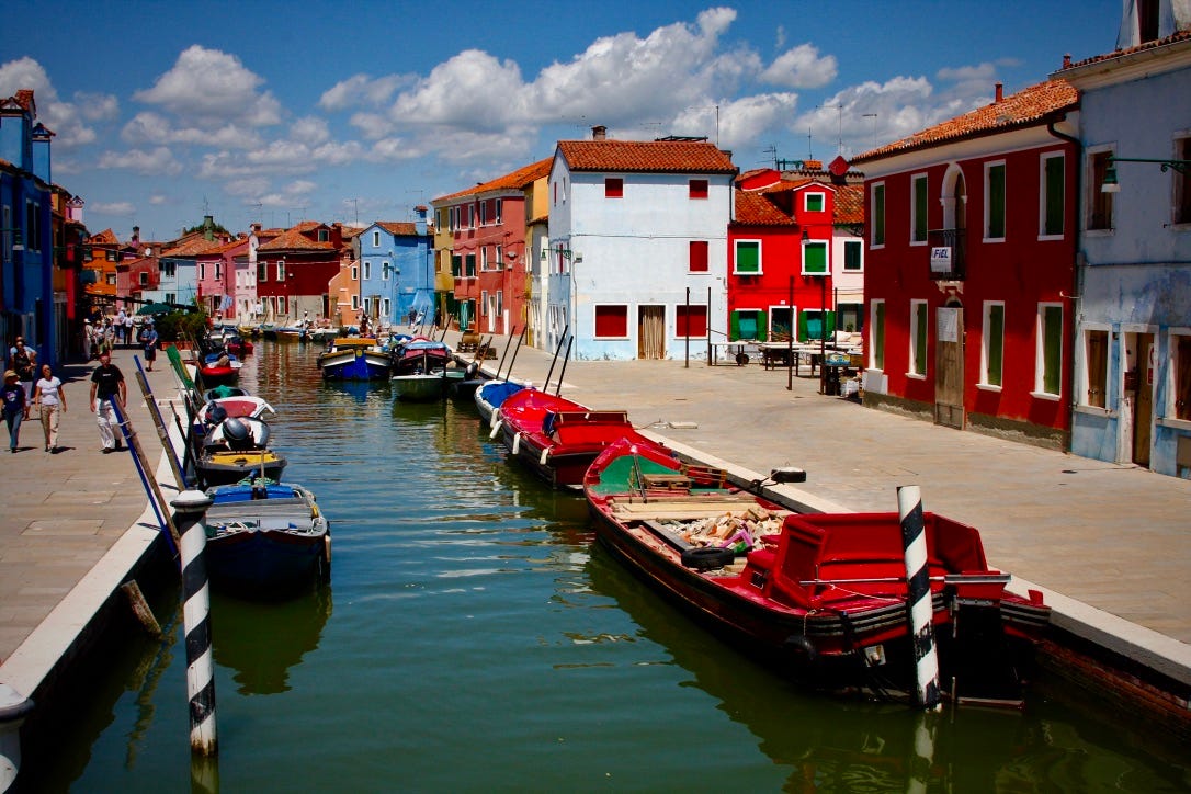 Boats in a canal with boats in it

AI-generated content may be incorrect.