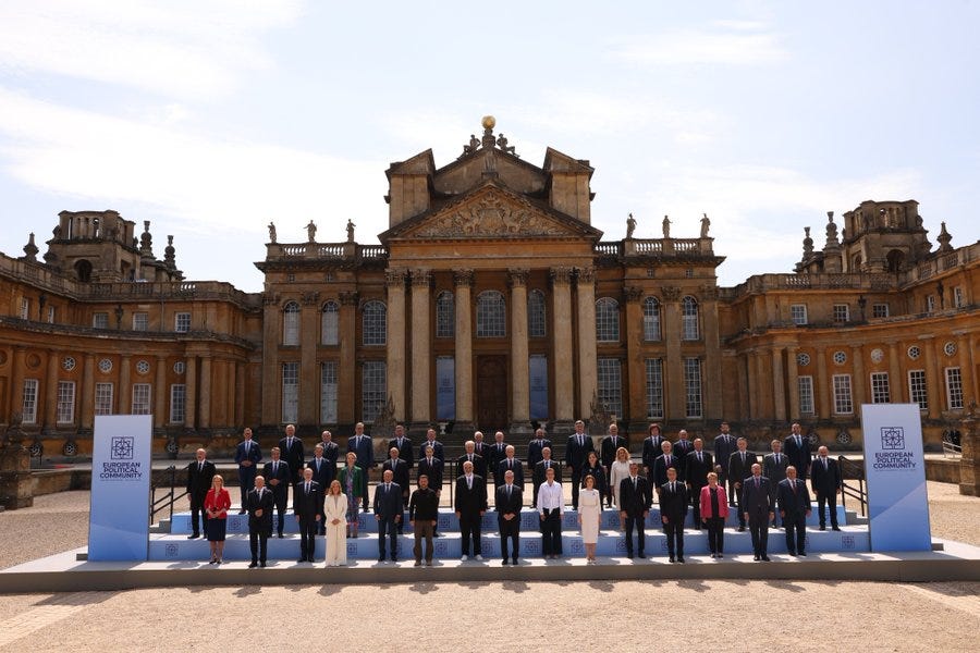 Photo of European leaders outside Blenheim Palace.